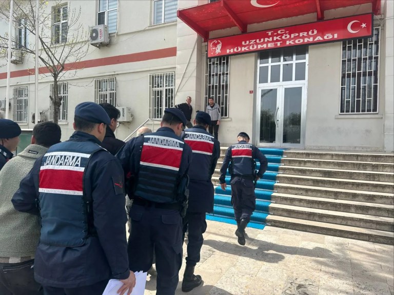 Edirne'de Yurt Dışına Kaçmaya Çalışan 3 Kişi Tutuklandı
