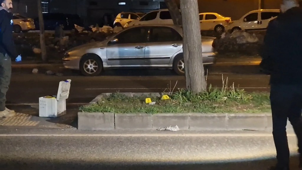 Diyarbakır'da Aile Faciası: Eşini Öldürdü, Kızını Yaraladı