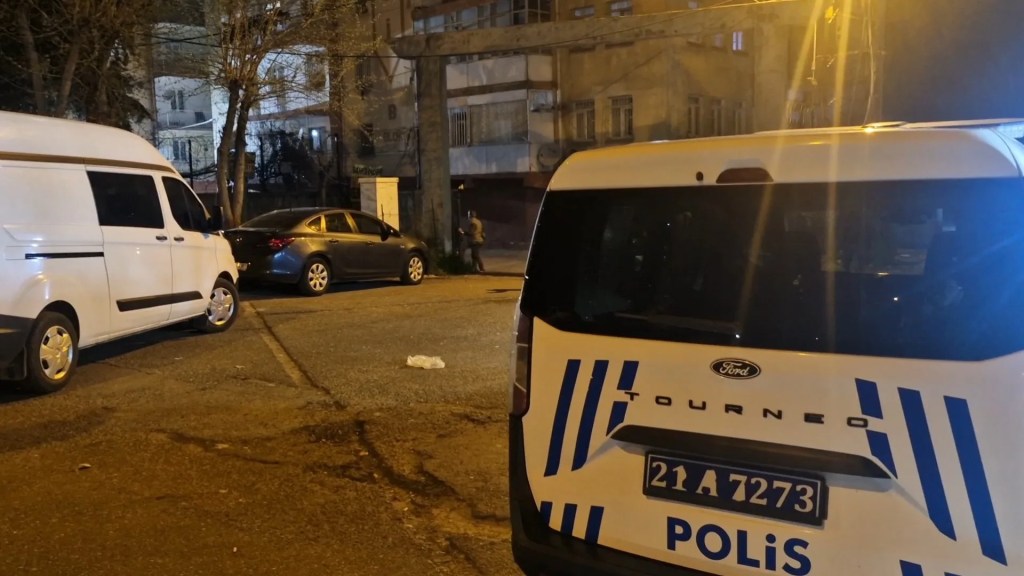 Diyarbakır'da Aile Faciası: Eşini Öldürdü, Kızını Yaraladı
