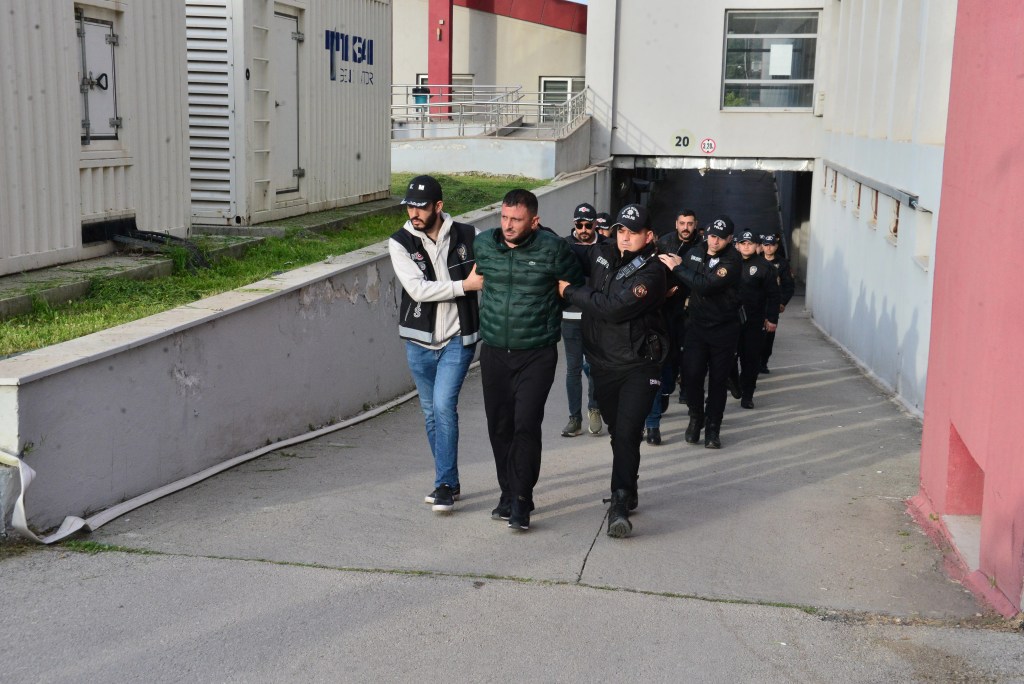 Adana Merkezli Operasyonda 287 Şüpheli Adliyede