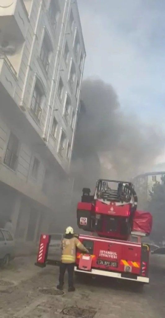 Esenyurt'ta Fırın Yangınına Su Tankeri Müdahalesi