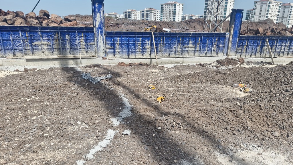 Diyarbakır'da İnşaatta Elektrik Akımına Kapılan İşçiler Yaralandı