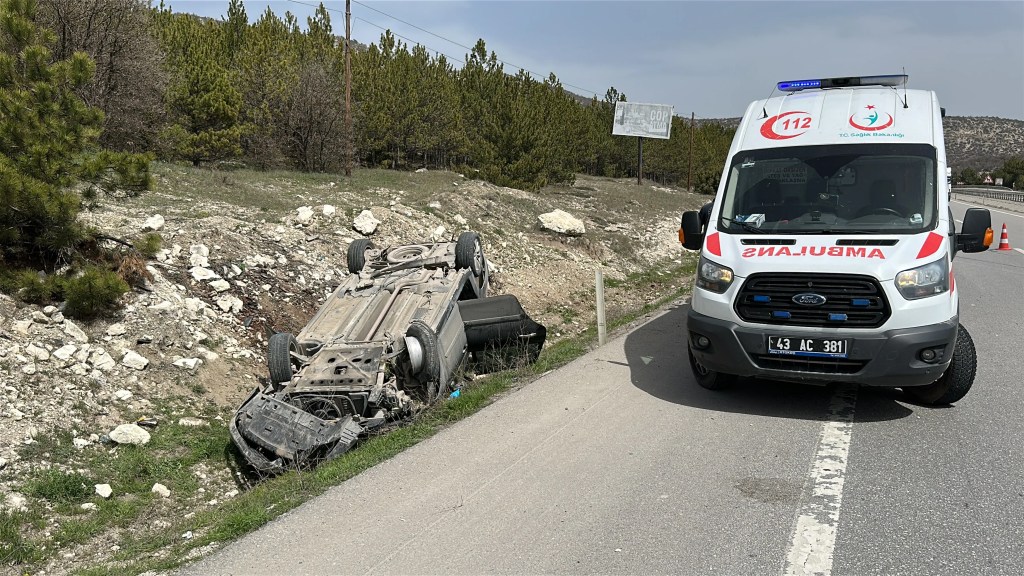 Kütahya'da Su Kanalına Düşen Araçta 4 Kişi Yaralandı