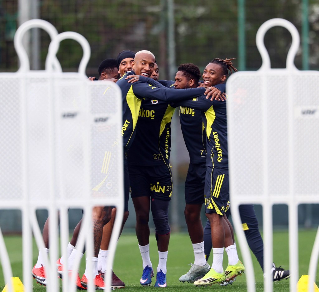 Fenerbahçe Rizespor Maçı Öncesi Kampa Girdi