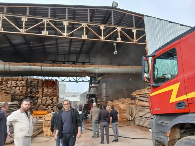 İnegöl'deki Mobilya Fabrikasında Yangın Kontrol Altına Alındı