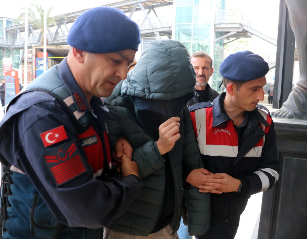 Alanya'da Okul Saldırılarına Destek Paylaşımı Yapan Öğrenci Tutuklandı