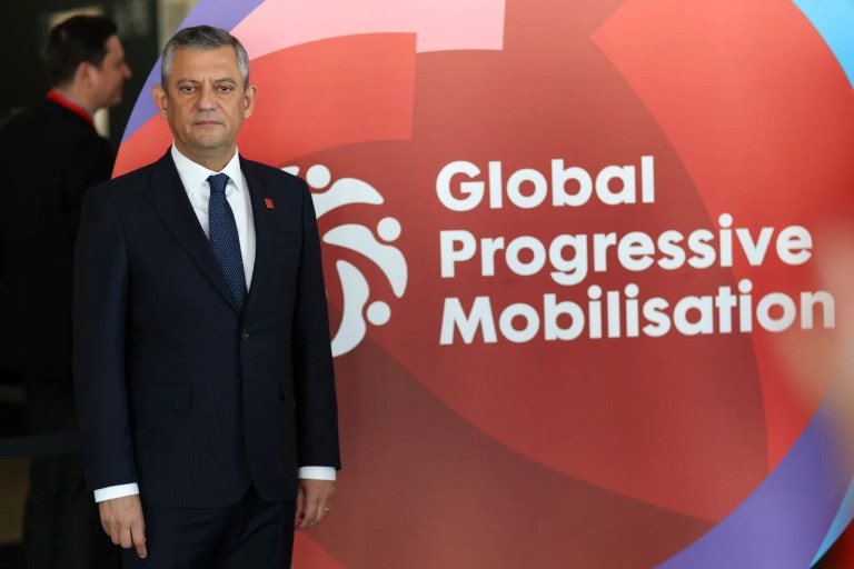 Özgür Özel'den Küresel Demokratik Seferberlik Çağrısı