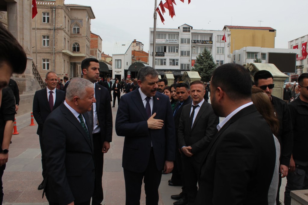 Bakan Çiftçi Aksaray'da Ziyaretlerde Bulundu