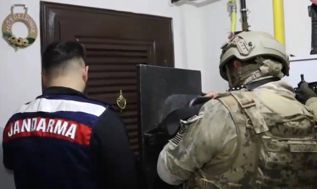 Mersin Merkezli Operasyonda 25 Kişi Tutuklandı