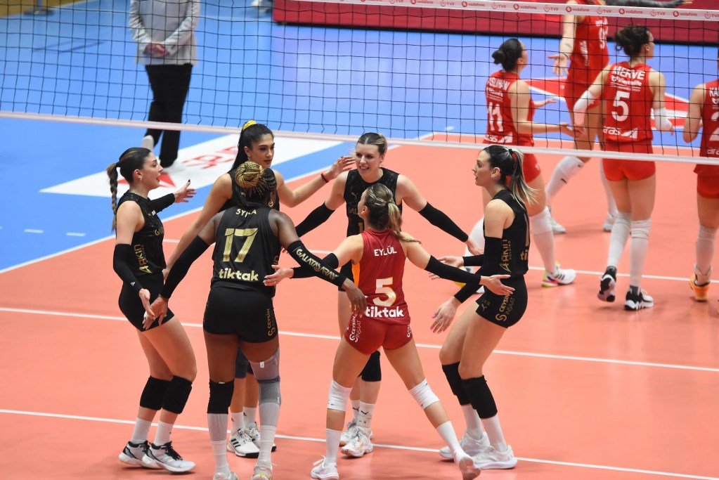 Galatasaray Deplasmanda Aras Kargo'yu Geçti