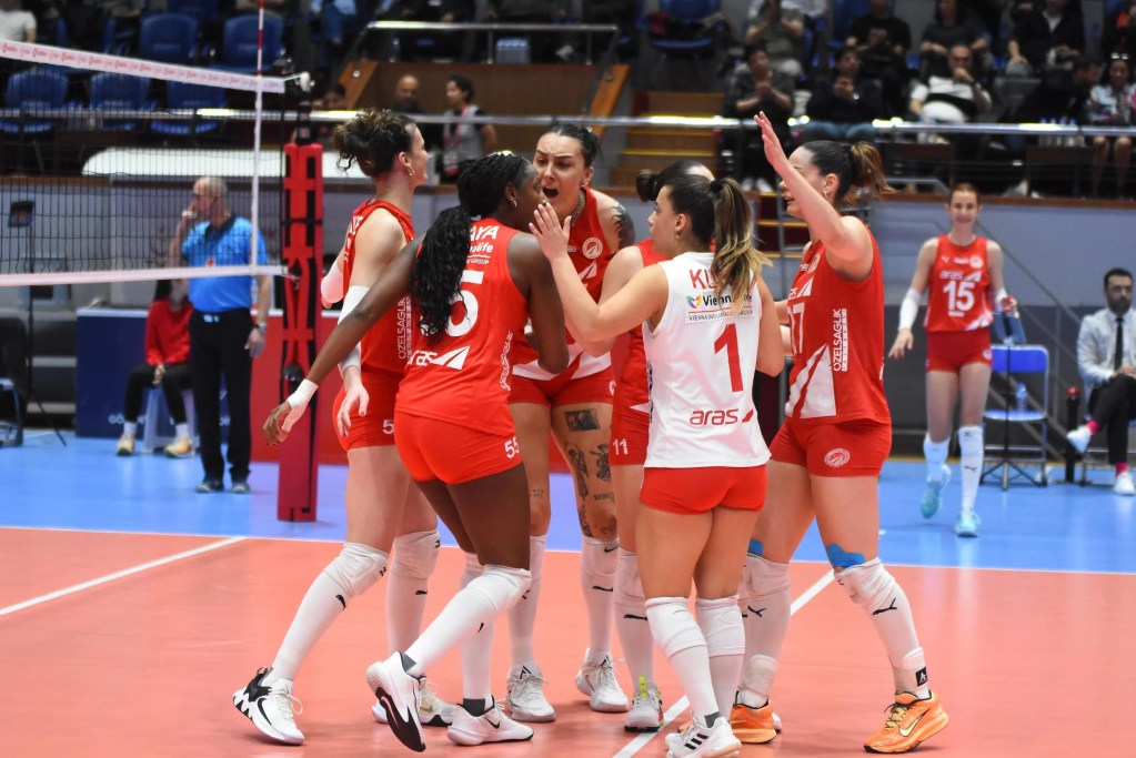 Galatasaray Deplasmanda Aras Kargo'yu Geçti