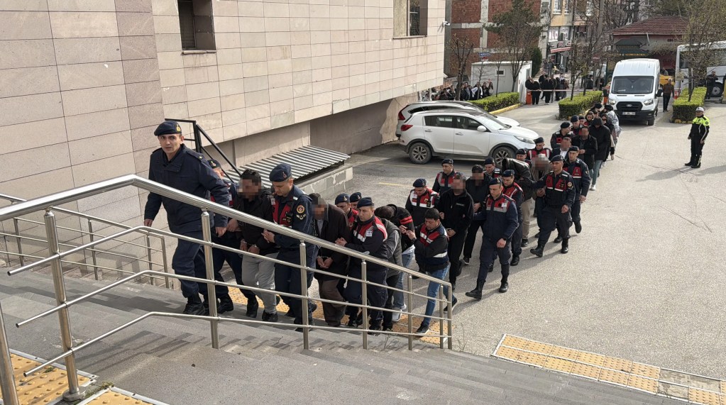 Eskişehir'de Tefecilik Operasyonu: 4 Kişi Tutuklandı
