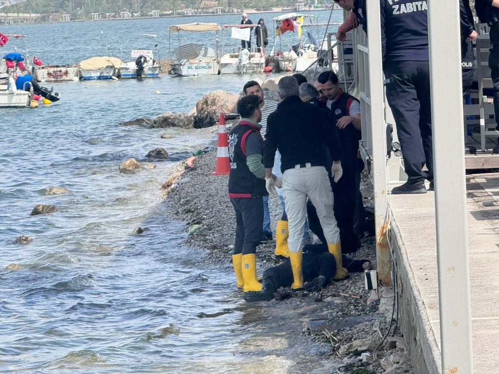 Fethiye Sahilinde Bir Erkek Cesedi Bulundu