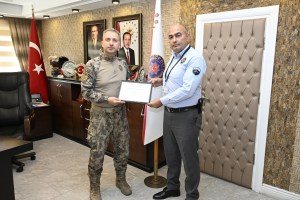 Amasya'da Güvenlik Görevlisi Dolandırıcılığı Önledi