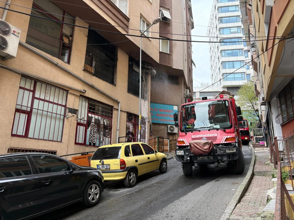 Şişli'de Baca Yangını Korkuttu