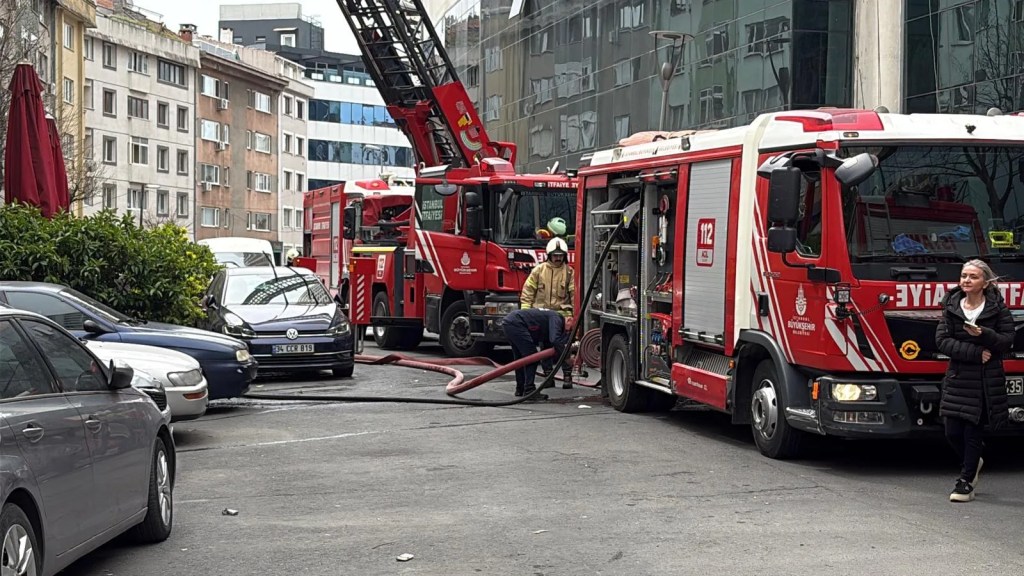 Şişli'de Baca Yangını Korkuttu