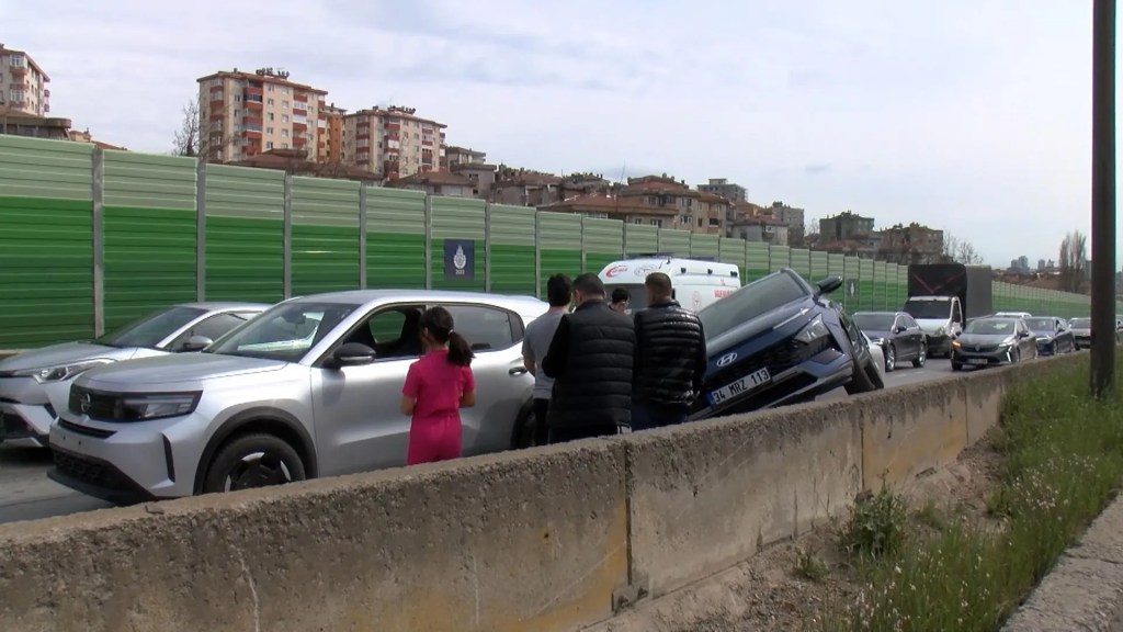 Kartal'da Zincirleme Kaza Trafiği Felç Etti