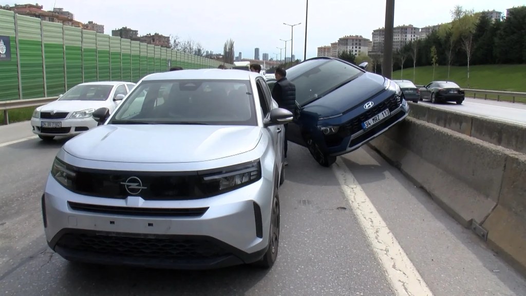 Kartal'da Zincirleme Kaza Trafiği Felç Etti