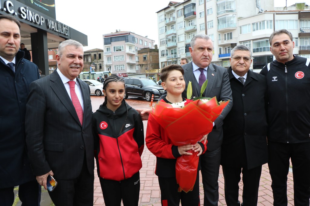Bakan Bak: Çocukları Sporla Kötü Alışkanlıklardan Koruyalım