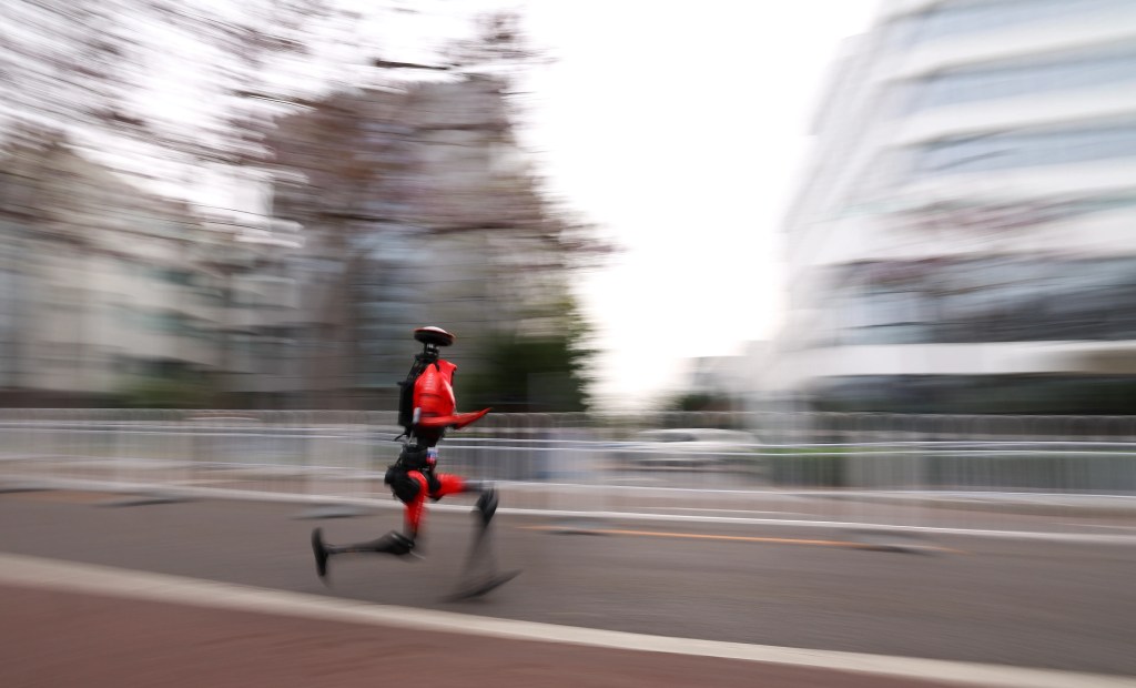 İnsansı Robot Flash Yarı Maratonda Rekor Kırdı