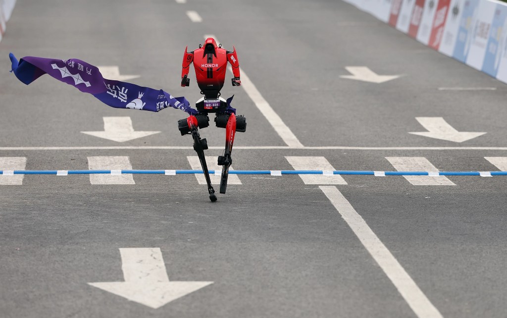 İnsansı Robot Flash Yarı Maratonda Rekor Kırdı