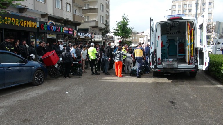 Kilis'te motosiklet bebek arabasına çarptı: 2 yaralı