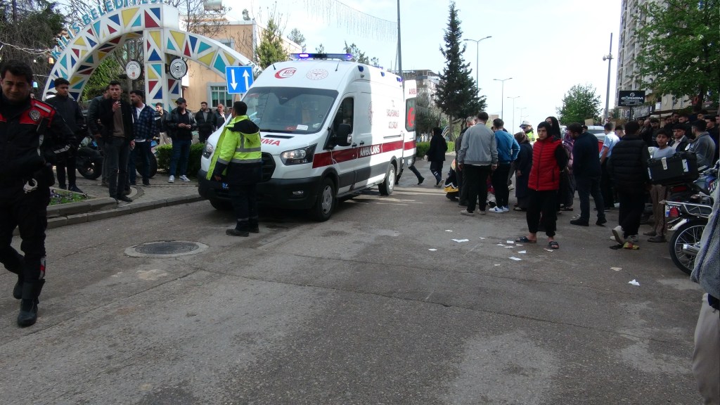 Kilis'te motosiklet bebek arabasına çarptı: 2 yaralı