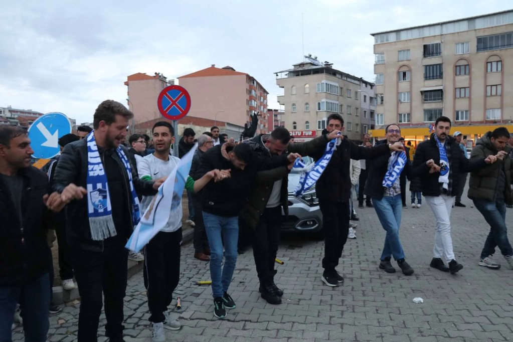 Erzurumspor'un Süper Lig Sevinci Oltu'da Coşkuyla Kutlandı