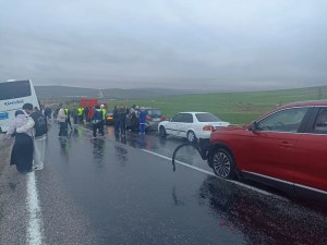 Aksaray'da Yolcu Otobüsü Zincirleme Kazaya Neden Oldu
