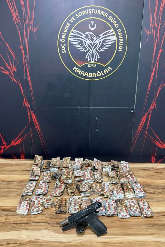 İzmir'de Ev Yangınında Uyuşturucu Operasyonu: 10 Gözaltı