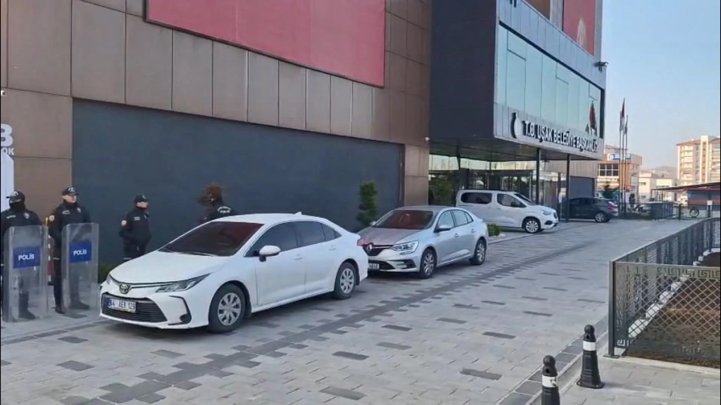 Uşak Belediyesi'ne Operasyon: 29 Kişi Gözaltında