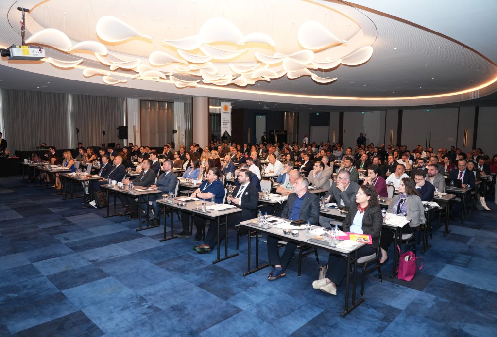 Enerjisa Enerji Antalya'da İş Dünyasıyla Buluştu
