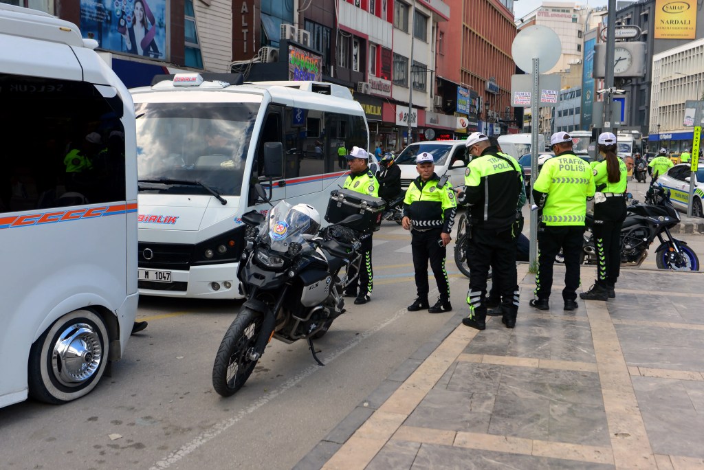 Adana'da Gereksiz Korna Kullanan Sürücülere Ceza Yağdı