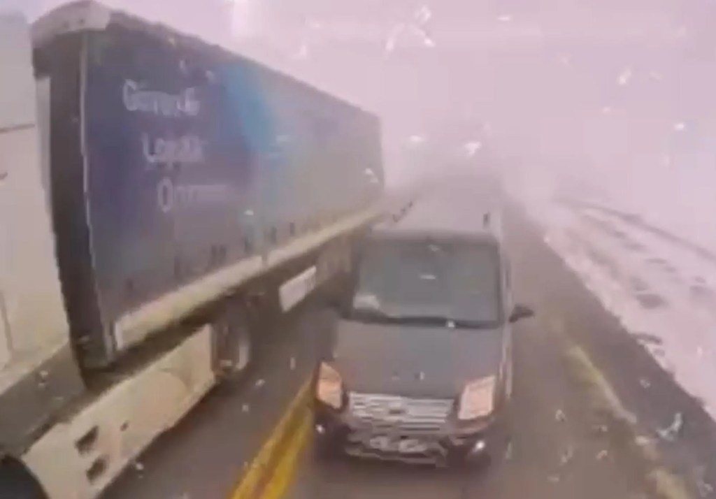 Sisli Yolda Hatalı Sollama Kazası Kamerada
