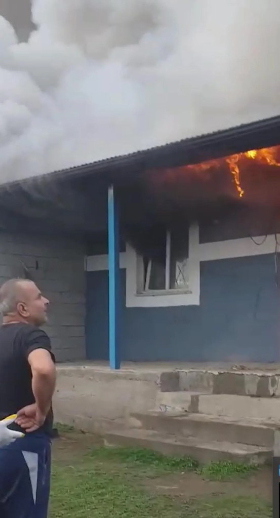 Kars'ta Müstakil Ev Yangında Kullanılamaz Hale Geldi
