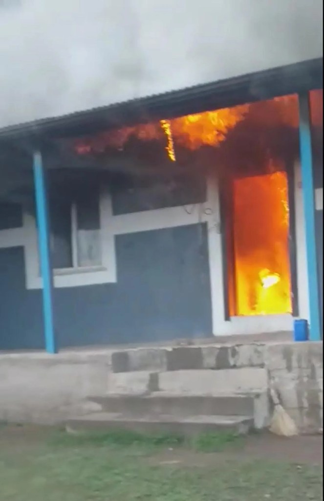 Kars'ta Müstakil Ev Yangında Kullanılamaz Hale Geldi