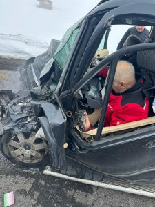 Artvin'de Ticari Araç ve TIR Çarpıştı: 2 Yaralı