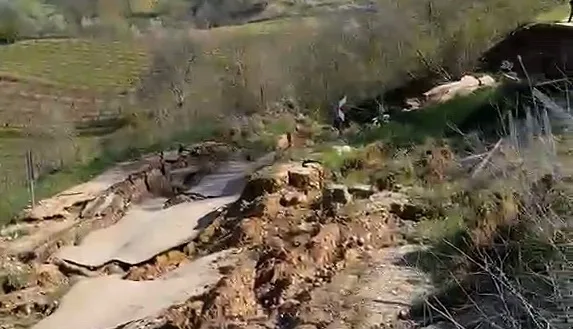 Bursa'da Heyelan Nedeniyle Yol Kapandı