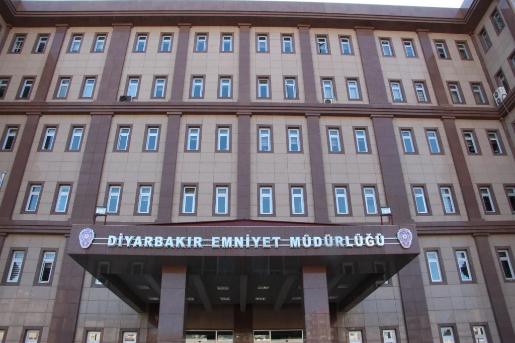 Diyarbakır Merkezli Operasyonda 111 Kişi Gözaltında
