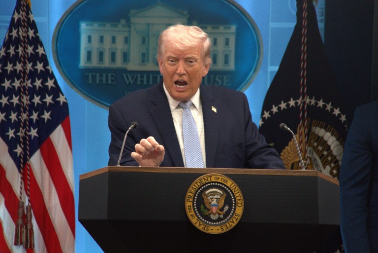Trump: İran'la Anlaşma Olmazsa Bombardımanlar Sürecek