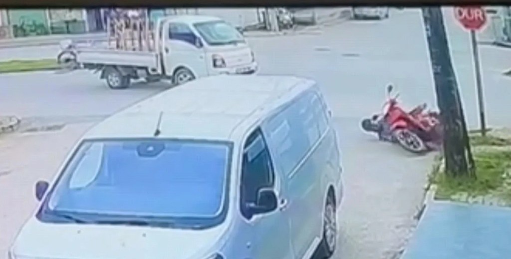 İnegöl'de Kamyonetle Çarpışan Motosiklet Sürücüsü Yaralandı