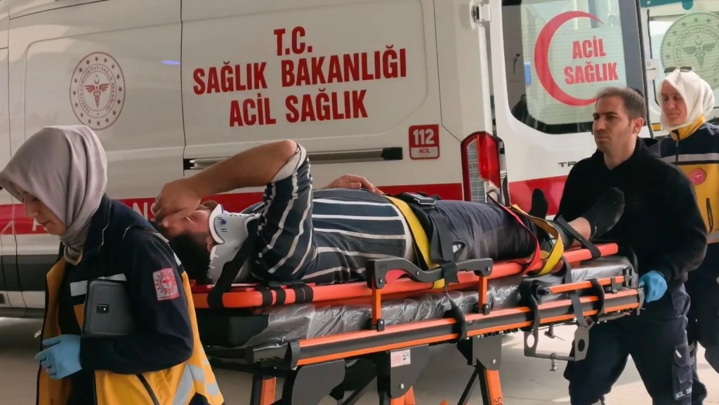 İnegöl'de Kamyonetle Çarpışan Motosiklet Sürücüsü Yaralandı