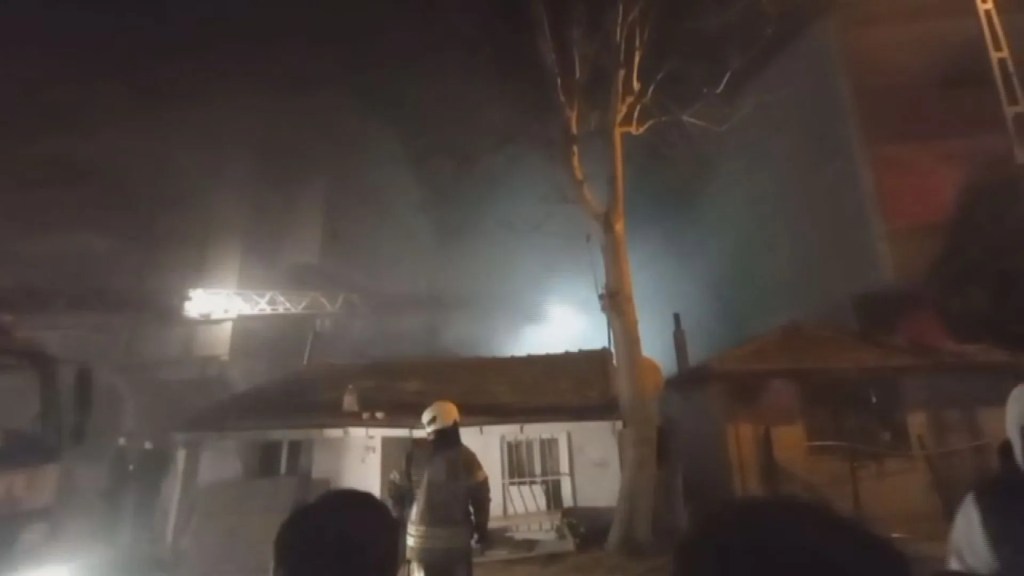 Silivri'de Gecekonduda Yangın Korkuttu