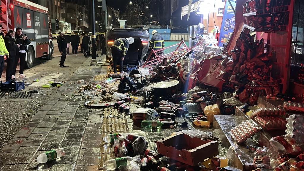 Sivas'ta Kontrolden Çıkan Otomobil Devrildi
