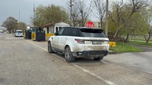 Eskişehir'de Araç Bariyerlere Çarpıp Alev Aldı
