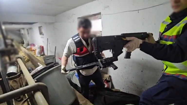 Sakarya'da Silah Kaçakçılığı Operasyonu: 27 Tüfek Bulundu