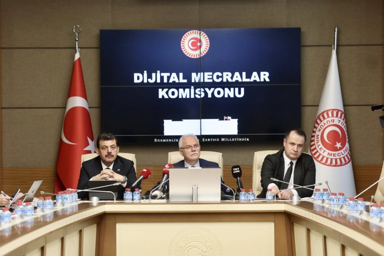 Dijital Platformlar İntihar Oranlarını Artırıyor Mu?
