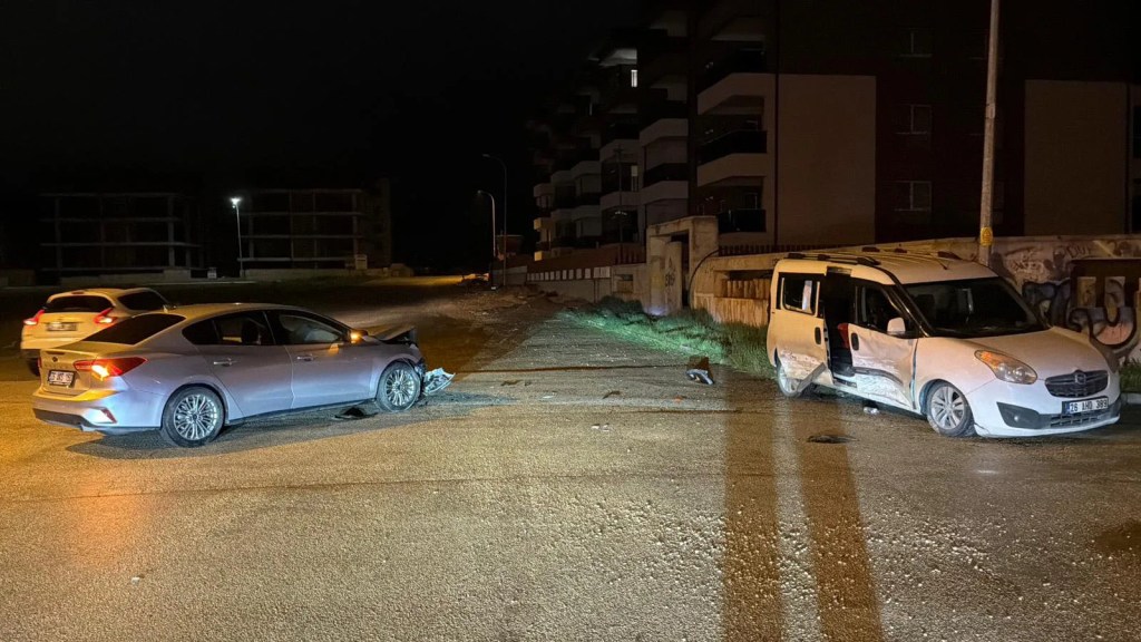 Eskişehir'de Ehliyetsiz ve Alkollü Sürücüler Kaza Yaptı
