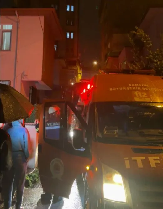 Samsun'da Elektrikli Soba Yangını: Anne ve Bebek Dumandan Etkilendi