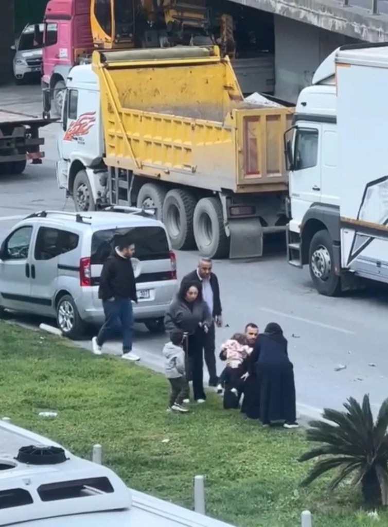 Kağıthane'de Kaza Sonrası Sinir Krizi Geçiren Kadın